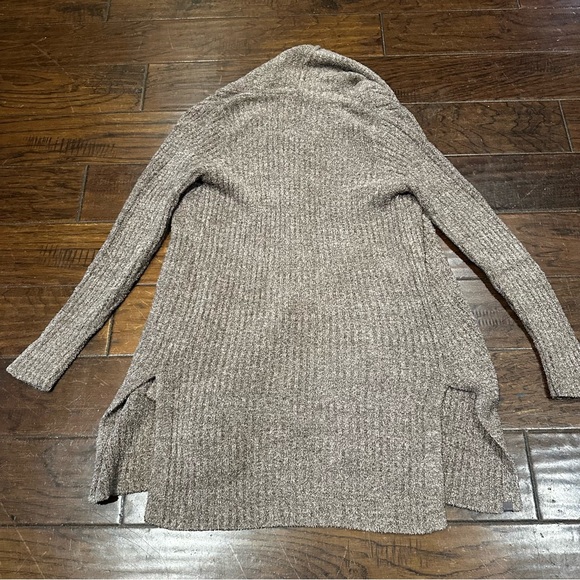 Barefoot Dreams CozyChic Lite Cardigan in Taupe/Beige Size S - Picture 5 of 5